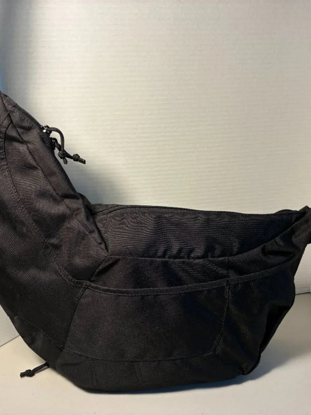 Lowepro Passport Sling DSLR Camera Bag Black 1-Shoulder Expandable w/ Inserts